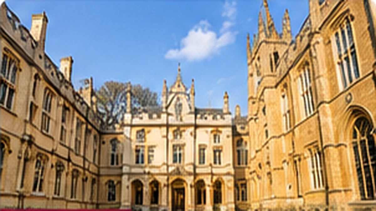 Oxford tarihi kolej avlusu ve taş mimarisi